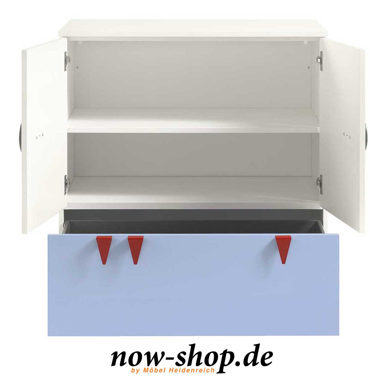 now! by hülsta - minimo Kommode hellblau 55905 offen Die Kommode mit geöffneten Türen und geöffneter Schublade. Ein Einlegeboden ist sichtbar.