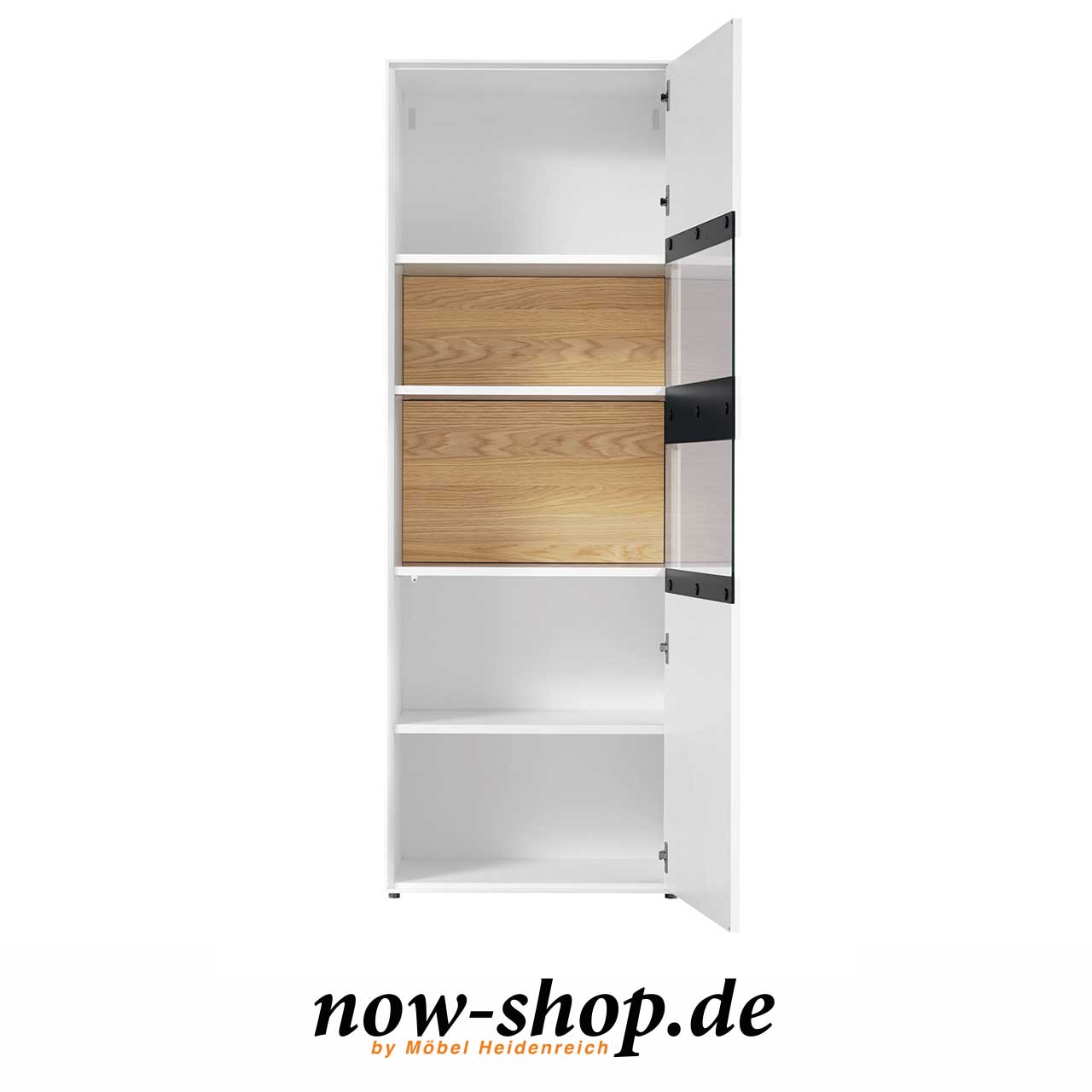 now! by hülsta - easy Vitrine 41213 mit geöffneter Tür Weiße Vitrine mit Wenderückwand für die zwei Glasausschnitte (Natureiche-Akzent ausgewählt) mit geöffneter Tür. 5 Fächer sind sichtbar.