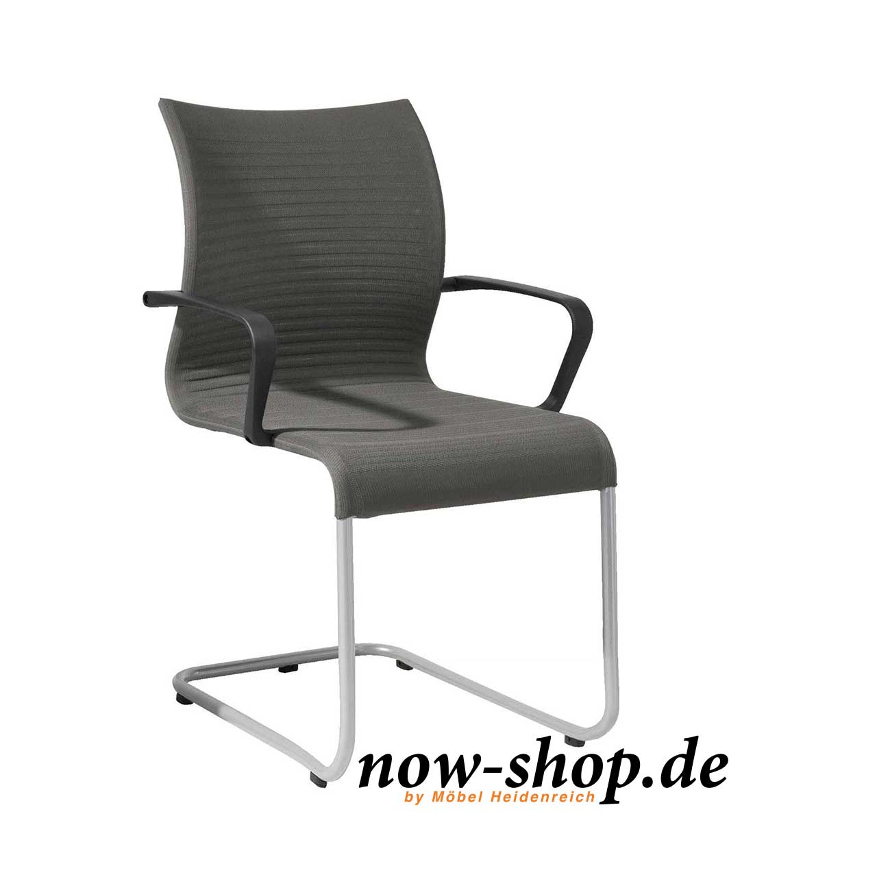 now! by hülsta - Freischwinger S15 grau Freischwinger mit dunkelgrauem Formstrick-Bezug und schwarzen Armlehnen. Das Gestell ist metallfarbig glänzend.