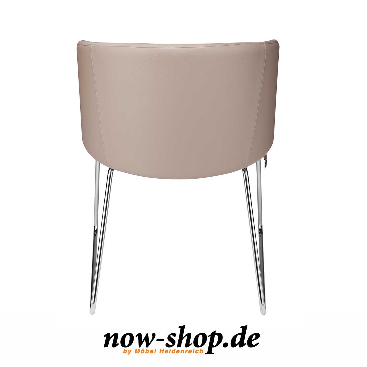 now! by hülsta – dining Stuhl S19-1 Kunstleder taupe Rückenansicht Schalenstuhl mit hochglänzenden trapezförmigen Kufen und Bezug Kunstleder hellbraun. Rückansicht.
