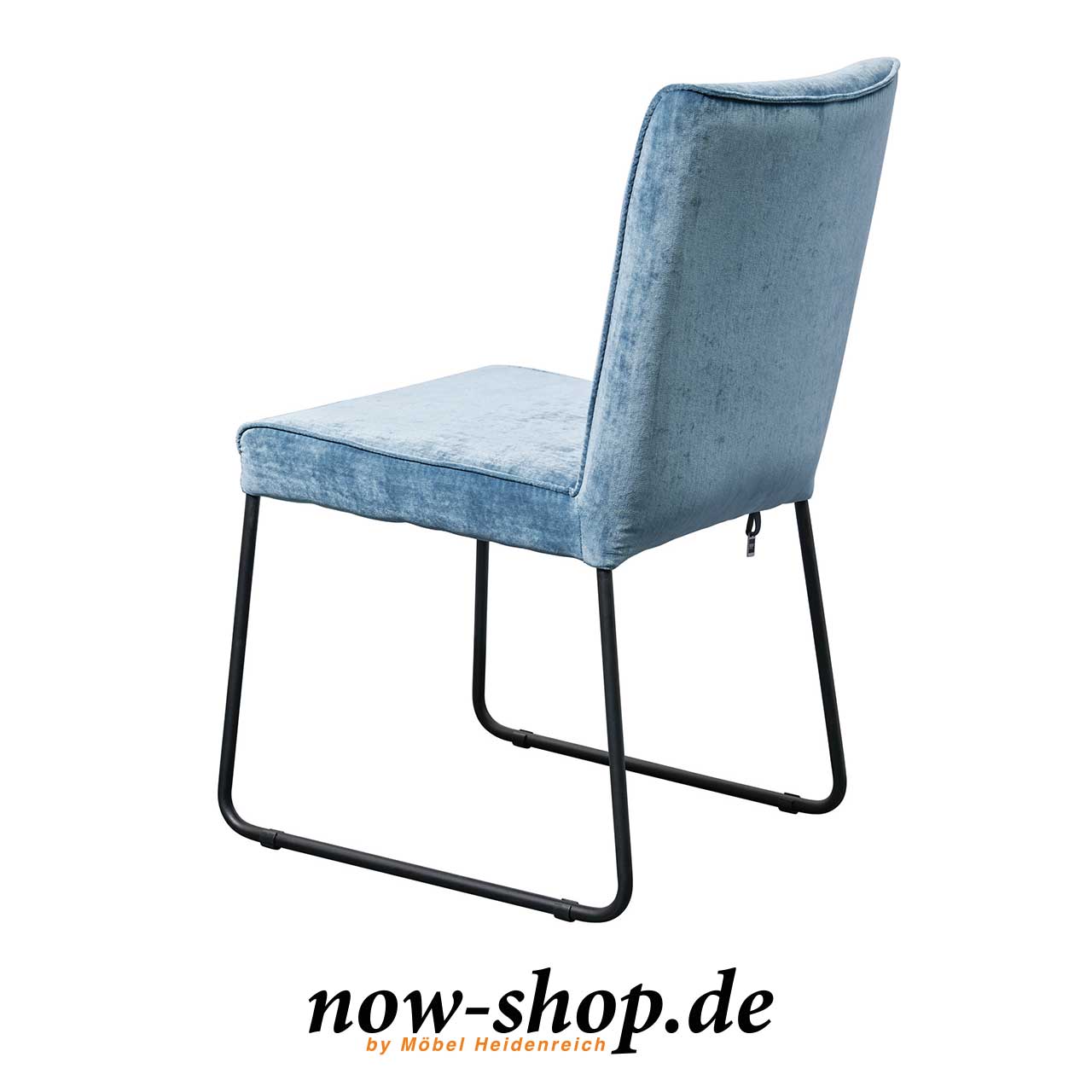 hülsta now S23 Samt puderblau von hinten Kufenstuhl mit Bezug Samt puderblau mit Ansicht von hinten.