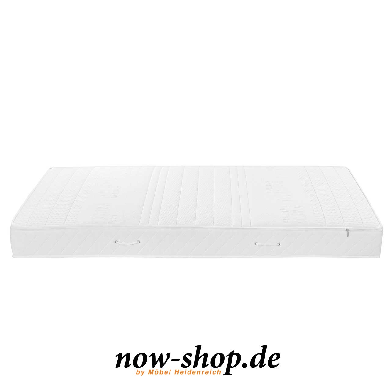 now! by hülsta - minimo Matratze 908680 Weiße Matratze seitlich fotografiert. Zwei Tragetaschen an der Seite.