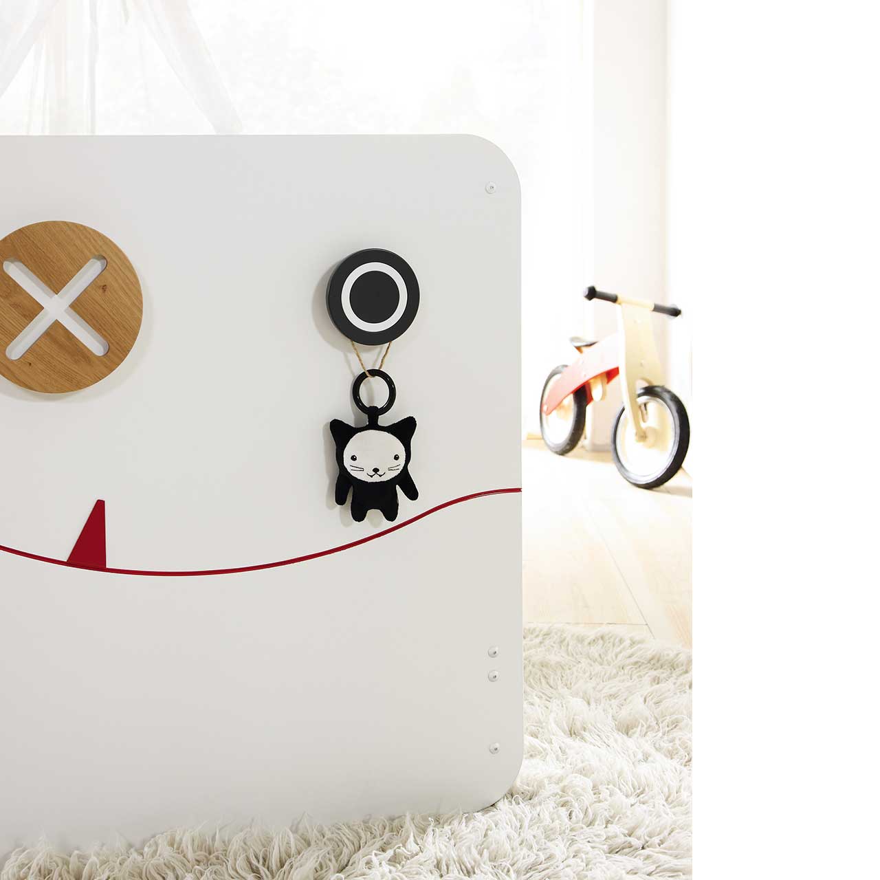 now! by hülsta - minimo Babybett 55883 Detail Haken Detailaufnahme des runden Hakens.