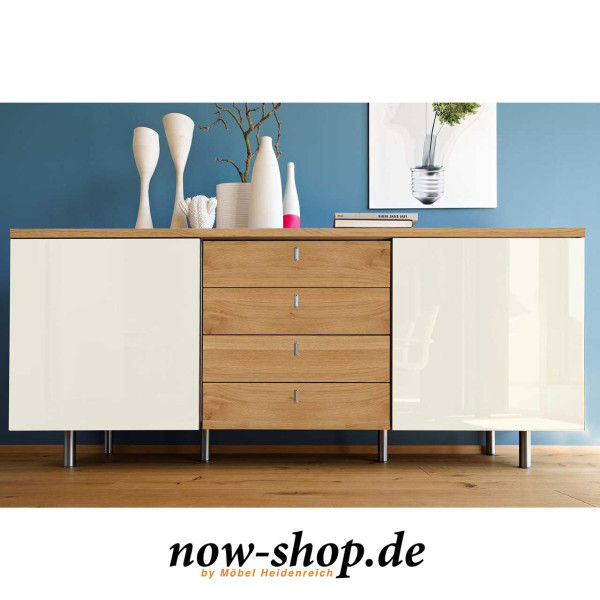 now! by hülsta – time Sideboard 4340 Natureiche mit weißen Schiebetüren